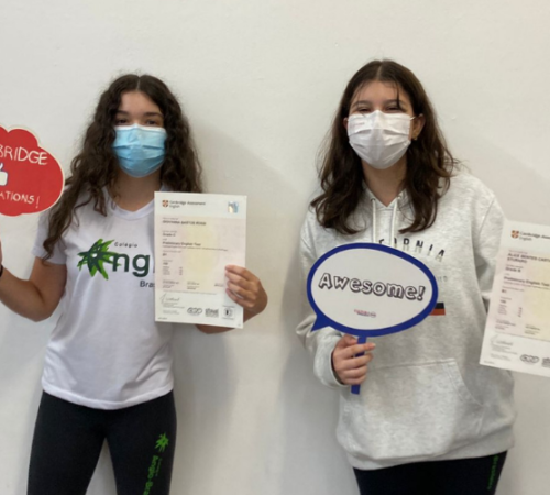 Alunos de Inglês aprovados em exames de Cambridge recebem certificados