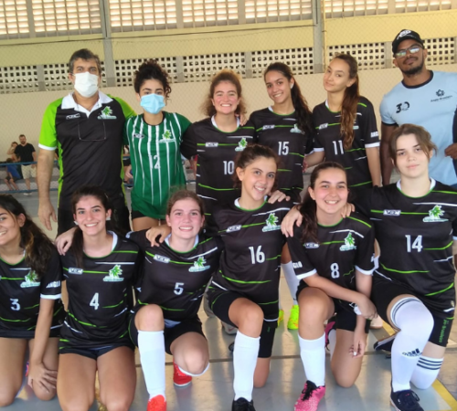 São campeãs! Equipes de vôlei feminino conquistam ouro e prata no FEEPS; Futsal avança