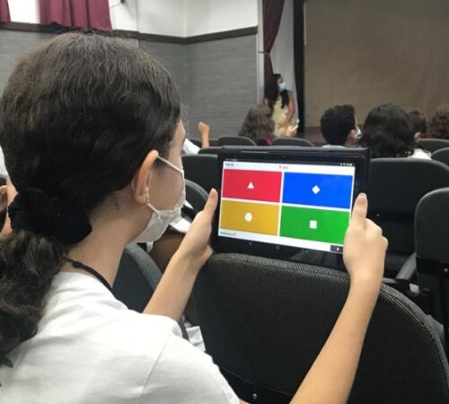 Refletindo sobre o tema “Efeito bumerangue”, alunos do EFAF dão início à produção para a Semana das Línguas Estrangeiras