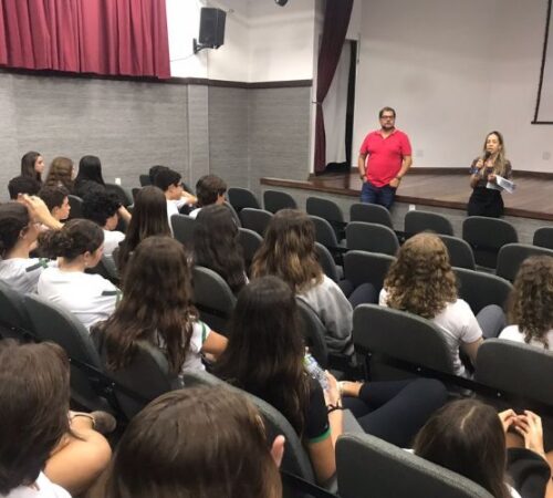 Alunos do 9º ano dão início à jornada empreendedora em projeto de Ciências e Matemática