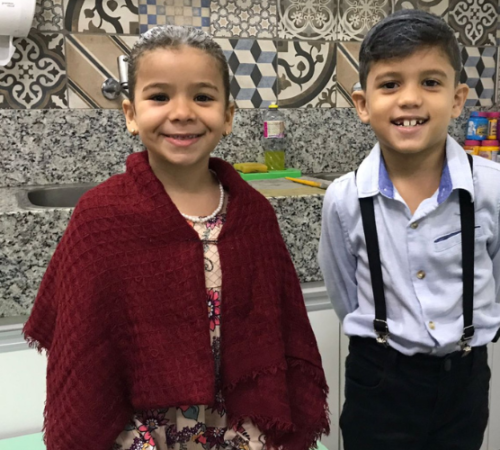 Quem eu sou e como o Brasil surgiu: Alunos do 1º e 2º EFAI compartilharam aprendizagens com as famílias