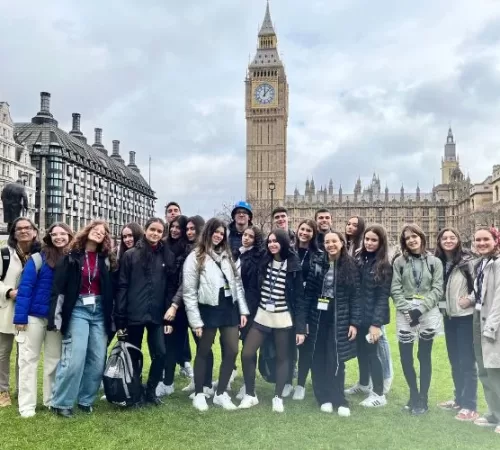 Estreante na BEO, Anglo fica no top 5 entre as escolas participantes