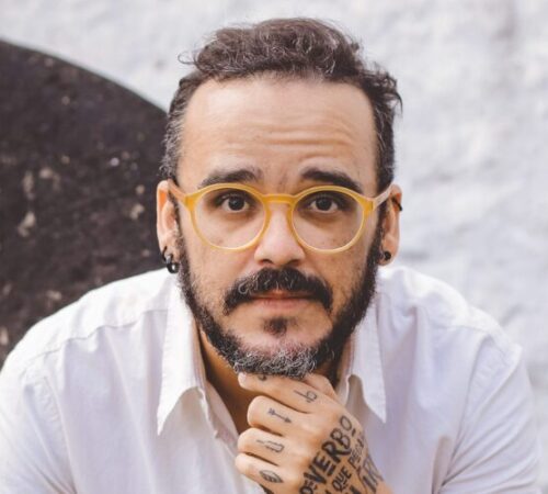 Colégio Anglo-Brasileiro recebe lançamento de livro de ex-aluno e finalista do Prêmio Jabuti