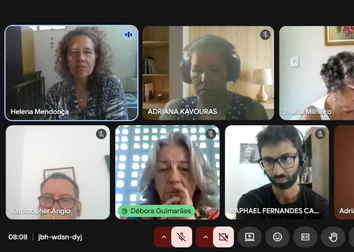 Volta às aulas: Equipe pedagógica debate IA e bullying em semana de formação